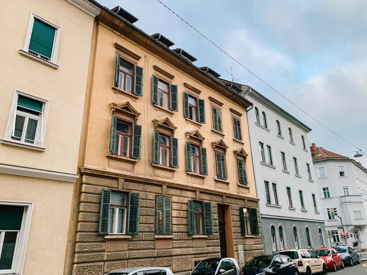 Contemporary City Apartment - By Nahuen Suites Graz Exterior photo